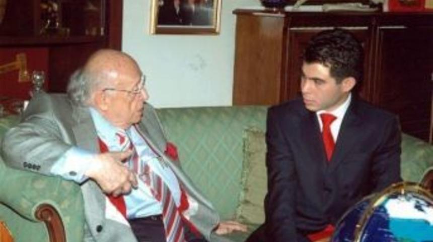 9. Cumhurbaşkanı S&uuml;leyman Demirel&rsquo;e T&uuml;rkiye Gen&ccedil;liğinden B&uuml;y&uuml;k Vefa &Ouml;rneği