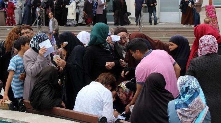 Erzurum&rsquo;da Dar Gelirli Ailelere Ramazan Yardımı