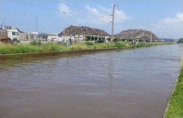 İskenderun’da Şiddetli Yağış Hayatı Felç Etti