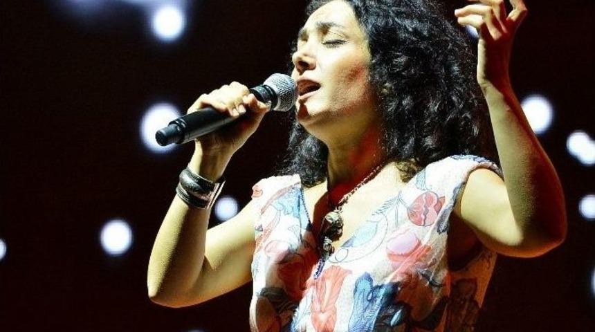 İzmir&rsquo;de &Ccedil;im Konserleri Perşembe Akşamlarının Vazge&ccedil;ilmezi Oldu