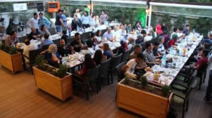 &Ouml;zel Konya Hospıtal &Ccedil;alışanları İftarda Buluştu