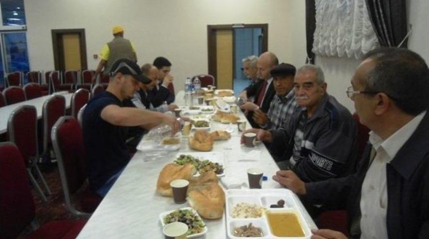 Bor M&uuml;ft&uuml;l&uuml;ğ&uuml;nden İftar Yemeği