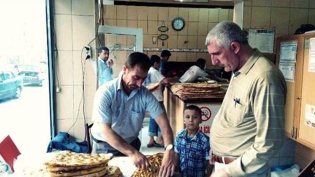 Fırınlarda Sıcak Ramazan Pidesi Yoğunluğu