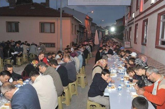 Yenidoğan Mahallesi İftar Programı Yoğun İlgi Gördü