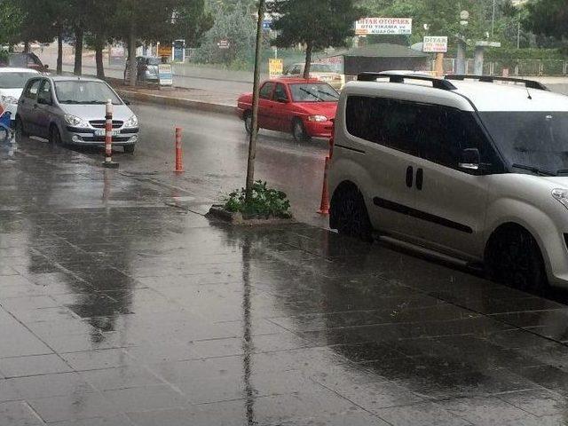 Diyarbakır Aniden Bastıran Yağmura Teslim Oldu