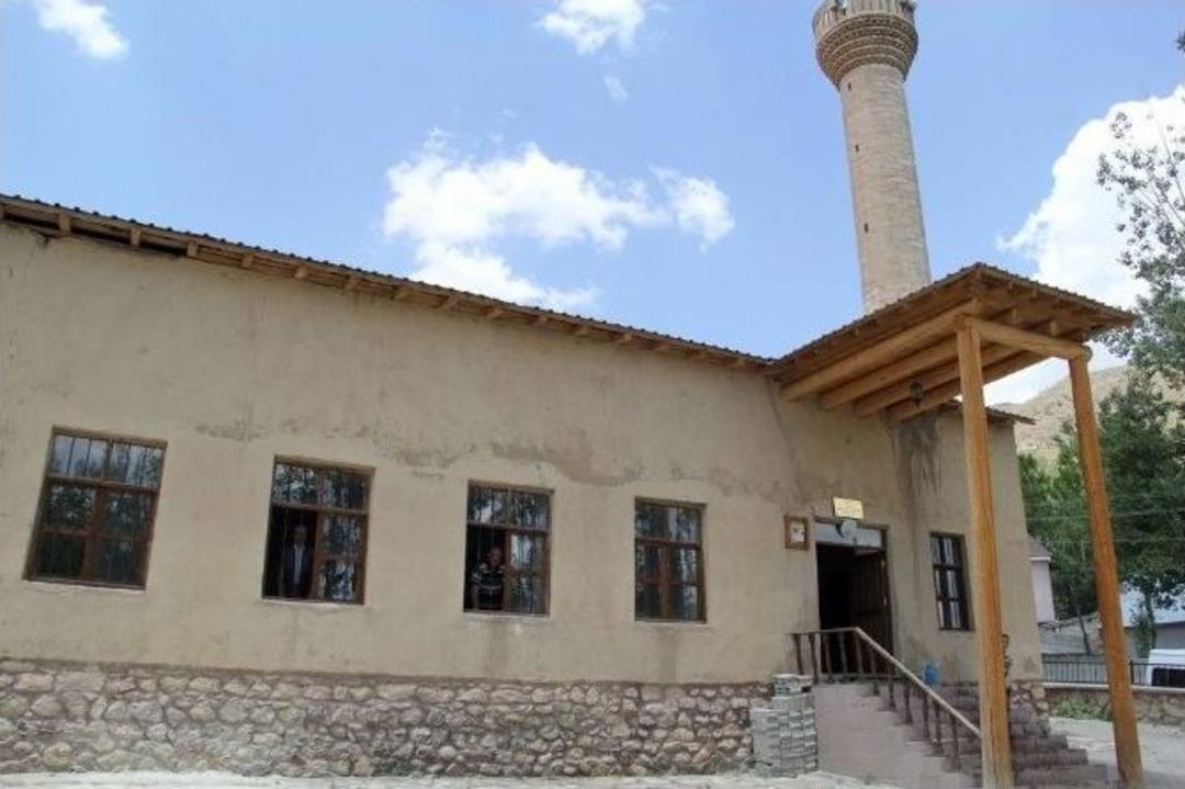 Abd&uuml;lhakim Arvasi Hazretlerinin Hatırası Olan Cami İbadete A&ccedil;ıldı