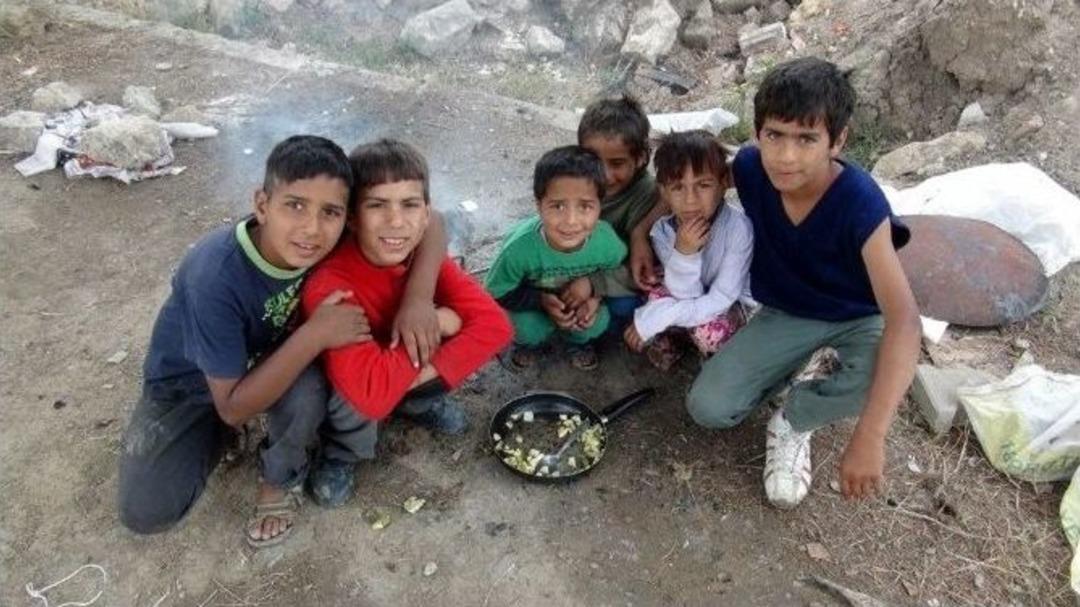 9 Kişilik Ailenin Tek G&ouml;z Barakada Yaşam M&uuml;cadelesi