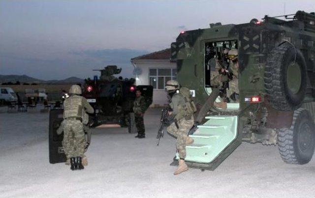 Diyarbakır'da Haraç Toplayan Pkk'lılara Operasyon: 11 Gözaltı