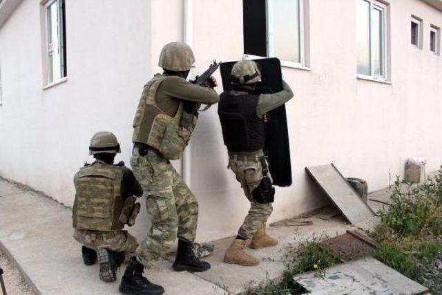 Diyarbakır'da Haraç Toplayan Pkk'lılara Operasyon: 11 Gözaltı