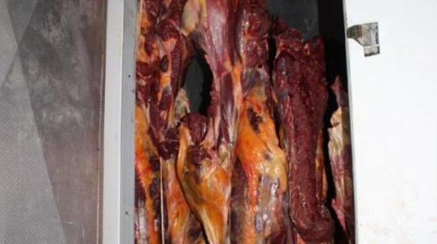 Menemen'de 1.5 Ton At Eti Ele Ge&ccedil;irildi