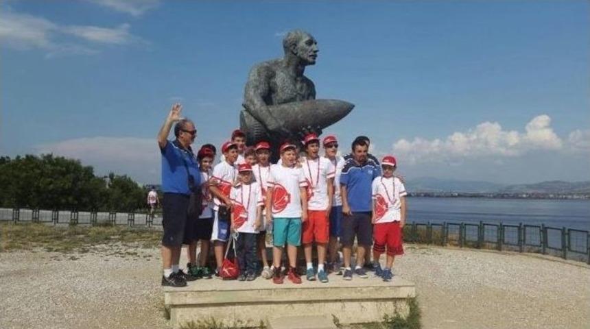 Best Balıkesir, &Uuml;st Tura &Ccedil;ıkmanın Mutluluğunu Şehitlikte Kutladı