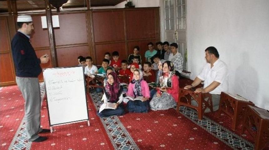 Devrek&rsquo;te Yaz Kur&rsquo;an Kurslarına B&uuml;y&uuml;k İlgi