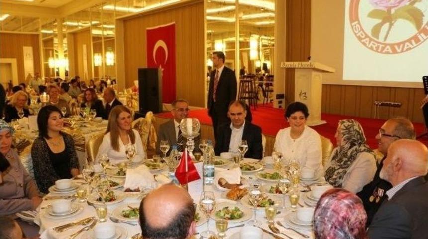 Isparta&rsquo;da Şehit Aileleri İftarda Buluştu