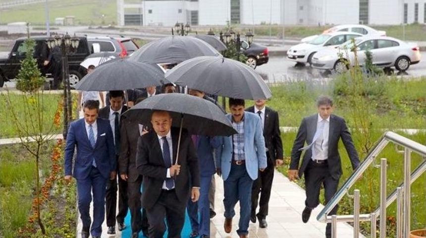 Dışişleri Bakanı Çavuşoğlu Arü Yenisey Yerleşkesi’ni Çok Beğendi