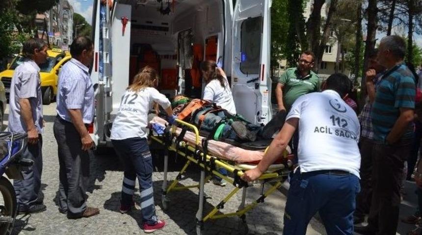 Kula’da Motosiklet Bisiklete Çarptı: 1 Yaralı