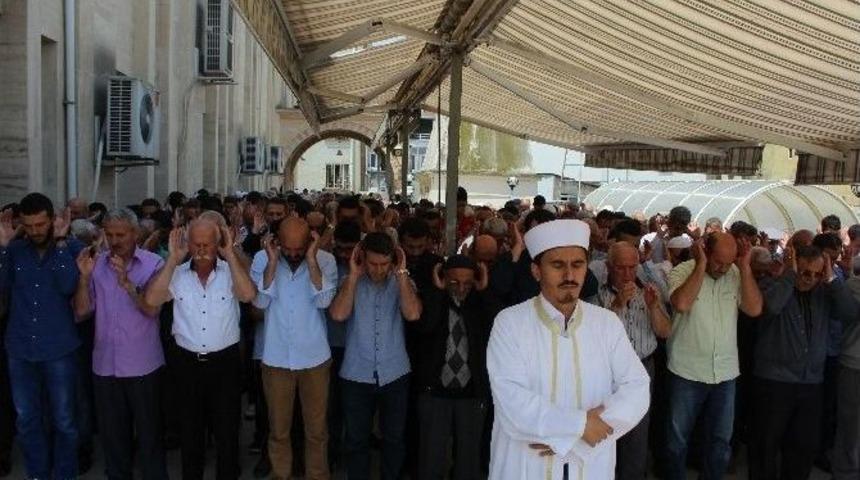 Uygur T&uuml;rkleri İ&ccedil;in Gıyabi Cenaze Namazı