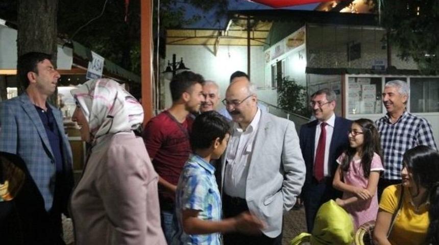 &Ccedil;ocuklar İyilik Sofrasında