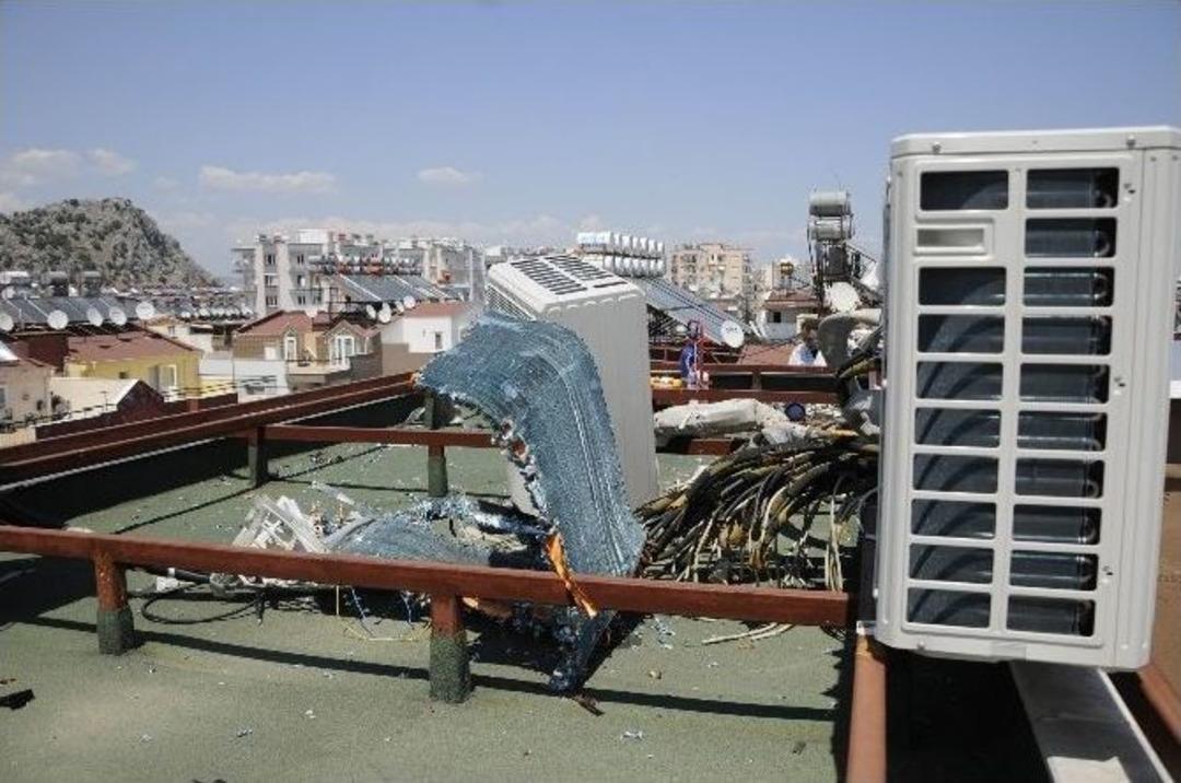 Klima Bomba Gibi Patladı: 1 Yaralı