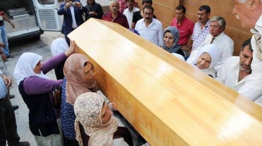 Kobani'deki Patlamada Yaralanan Kadın Şanlıurfa'da Öldü, Tabutunu Kadınlar Taşıdı