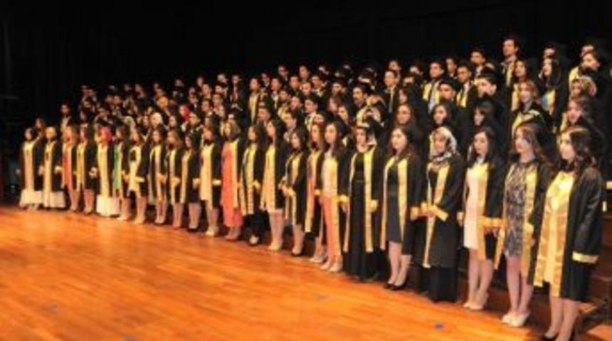 146 Tıp Fak&uuml;ltesi Mezunu Yemin Etti