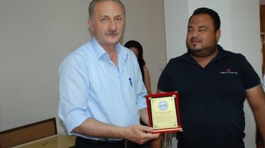 Modifiyecilerden Başkan Atabay&rsquo;a Teşekk&uuml;r Plaketi