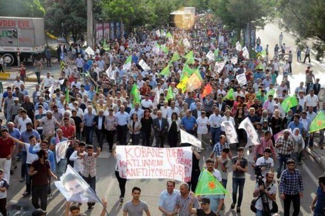 Işid'in Kobani'ye Saldırısı, Diyarbakır'da Yürüyüşle Protesto Edildi