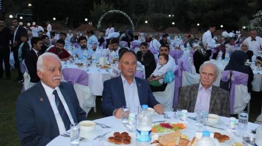 Mustafa Kamalak İzmir'de Partisinin Iftarına Katıldı