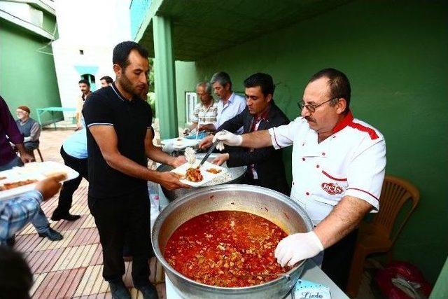 Afşin Belediyesi Altaş Mahallesinde İftar Çadırı Kurdu