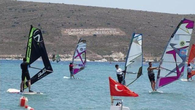 Turizm Cenneti Alaçatı'da, Sörf Sporuna Çocuk Ilgisi