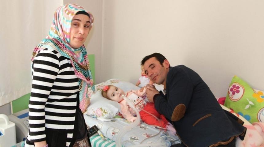 Ece Nur bebek 5 milyarda bir g&ouml;r&uuml;len hastalıkla savaşıyor