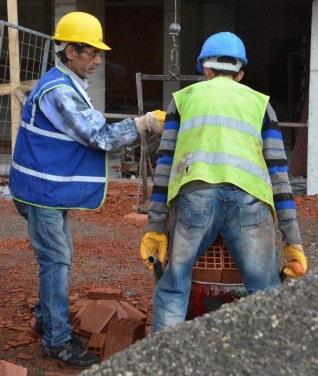 'kedili Ev'de Herkesin Yüzü Gülüyor