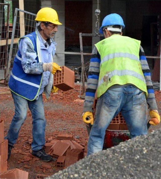 'kedili Ev'de Herkesin Yüzü Gülüyor