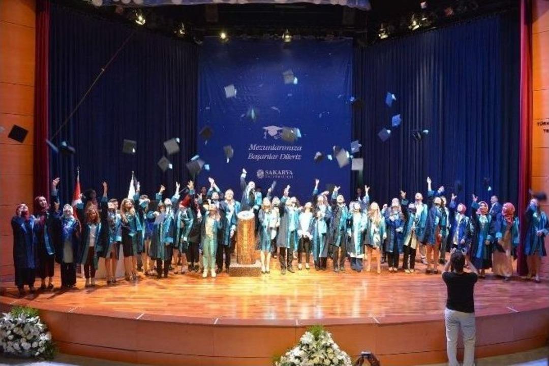 Sa&uuml;&rsquo;de Mezuniyet Coşkusu