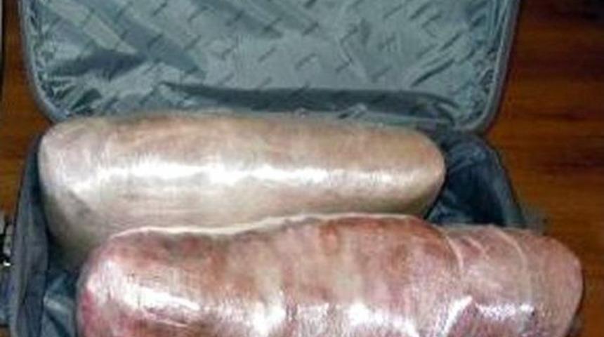 15 Yaşında &Ccedil;ocuğun Valizinde Esrar Yakalandı