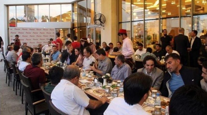 Piazza, Protokol Ve Basını İftarda Buluşturdu