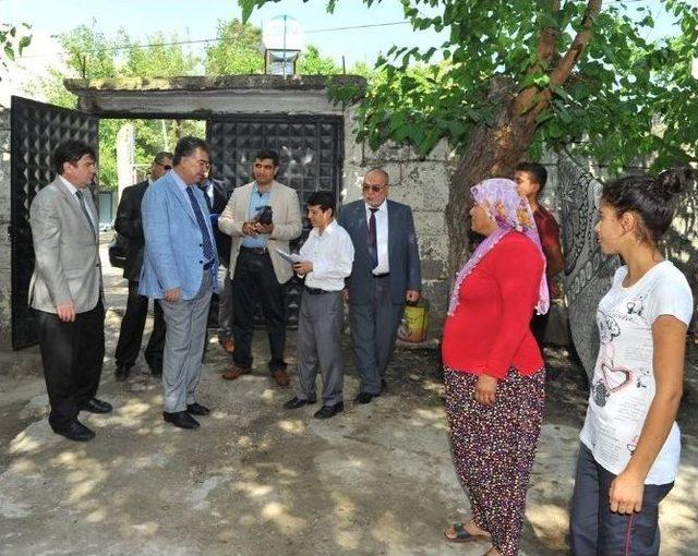 Osmaniye Valisi Kerem Al, Ramazan Ayında Yoksul Vatandaşları Evlerinde Ziyaret Ediyor