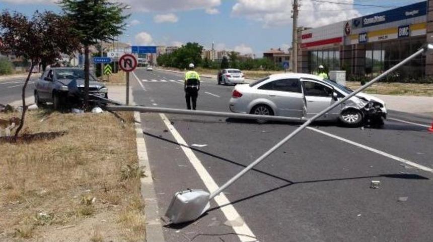 Elazığ'da Iki Kaza: 5 Yaralı