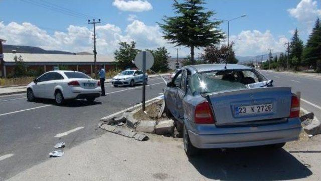 Elazığ'da Iki Kaza: 5 Yaralı