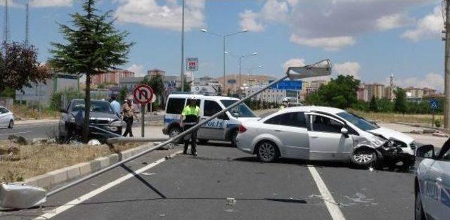 Elazığ'da Iki Kaza: 5 Yaralı