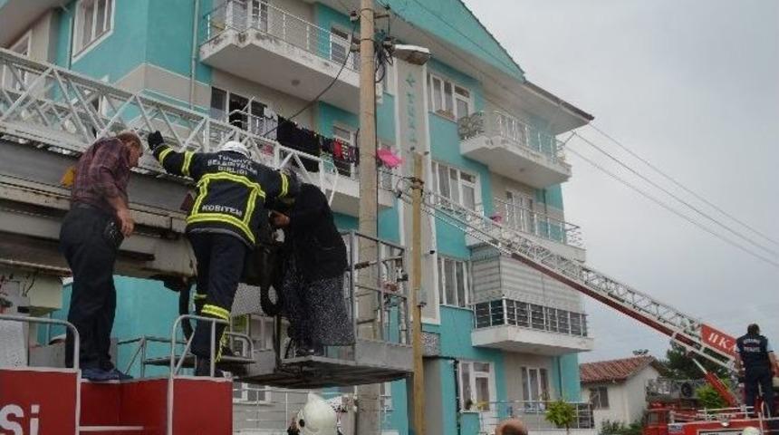 Yangında Mahsur Kalan Anne Ve 2 &Ccedil;ocuğunu İtfaiye Ekipleri Kurtardı