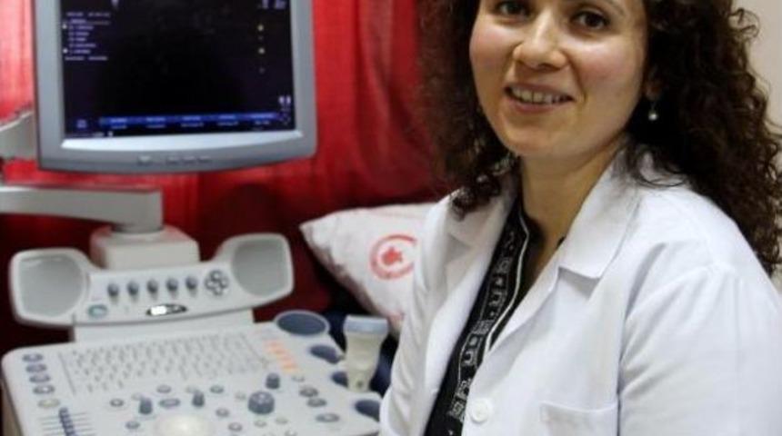 Akıllı Telefonların Aşırı Kullanımı Bilek Ve Baş Parmağı Olumsuz Etkiliyor