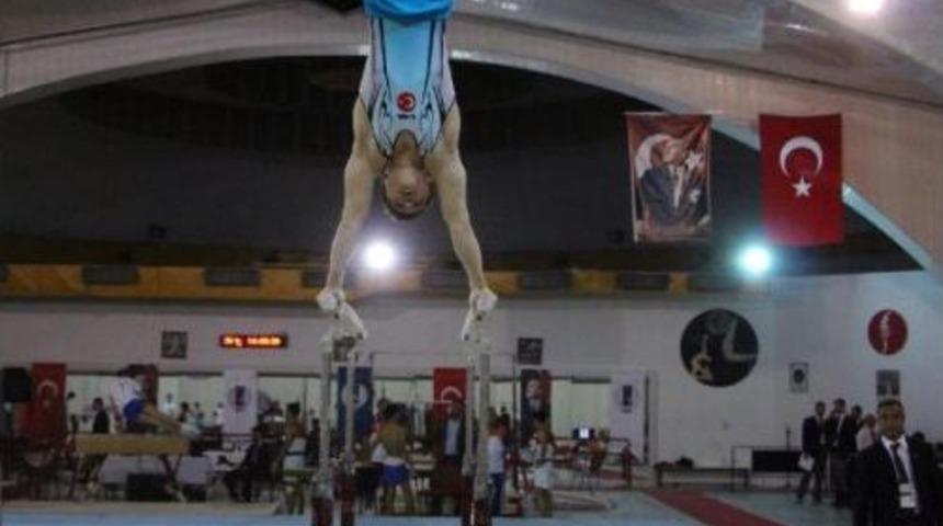 Murat Canbaş Artistik Cimnastik Şampiyonası Başladı