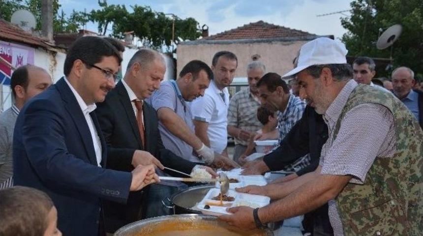 Başkan &Ccedil;elik, Hacıhaliller&rsquo;de İftar A&ccedil;tı