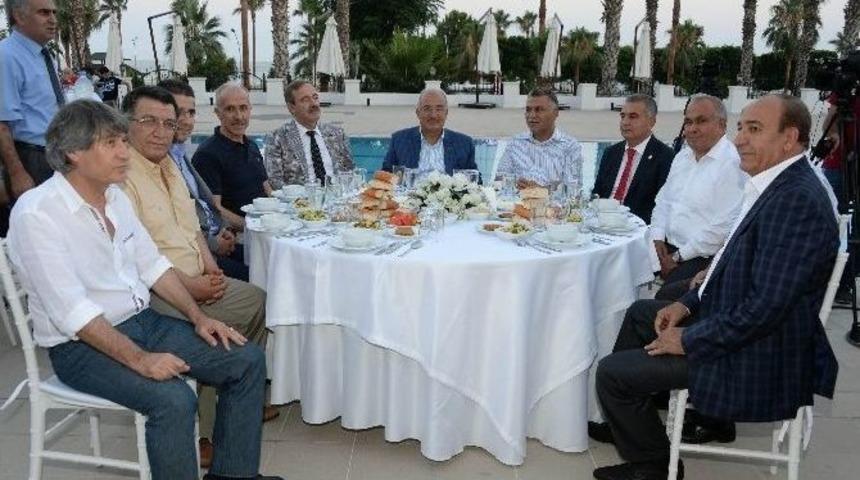 Mgc &Uuml;yeleri Kent Y&ouml;neticileriyle İftarda Buluştu