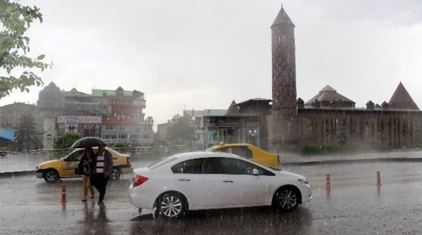 Erzurum&rsquo;da Kuvvetli Yağış Sele Neden Oldu