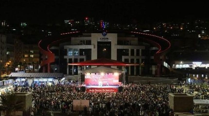 Canik&rsquo;te Adnan Menderes Meydanı Doldu