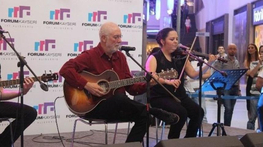 Forum Kayseri&rsquo;de İlhan Şeşen Konseri