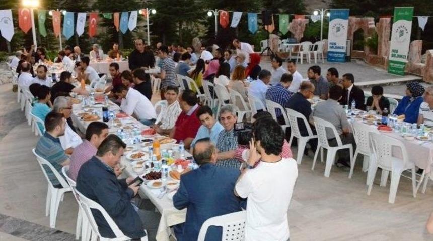 Yeşilyut Belediye Başkanı Hacı Uğur Polat, Medya Temsilcileriyle İftar Yemeğinde Buluştu