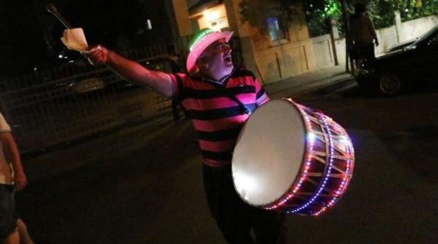 Led Aydınlatmalı Ramazan Davulcusu Ilgi Odağı Oldu