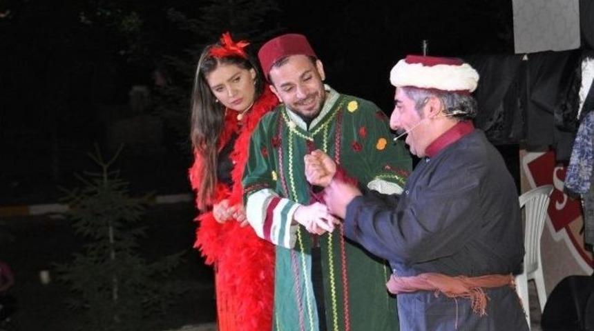 Seksenler Dizisi Oyuncuları Seydişehir&rsquo;de Sahne Aldı